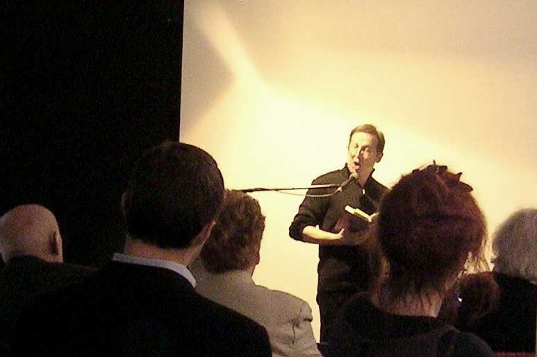 <br /><br /><br />Buchpräsentation von 'Karlas Lauf gegen die Raumzeit' (Walter Kreuz)
(Quartier 21, Museumsquartier, Wien 2008)